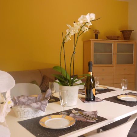 Ferienwohnung Gallo Mit Ueberdachter Terrasse Parkplatz 100 Mtr Z Strand Cannobio Bagian luar foto