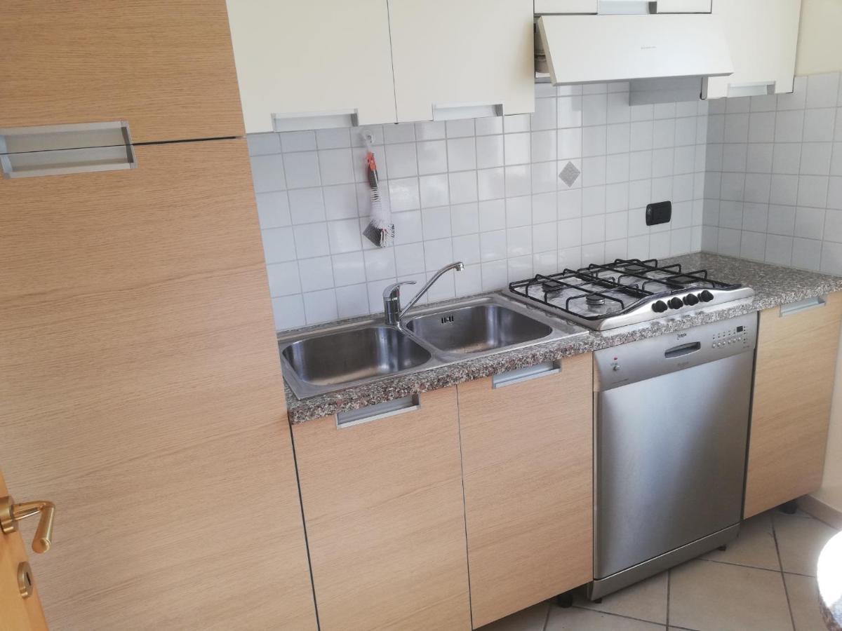 Ferienwohnung Gallo Mit Ueberdachter Terrasse Parkplatz 100 Mtr Z Strand Cannobio Bagian luar foto