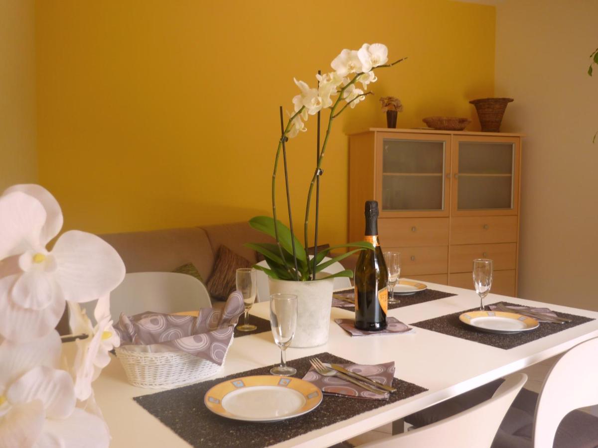 Ferienwohnung Gallo Mit Ueberdachter Terrasse Parkplatz 100 Mtr Z Strand Cannobio Bagian luar foto