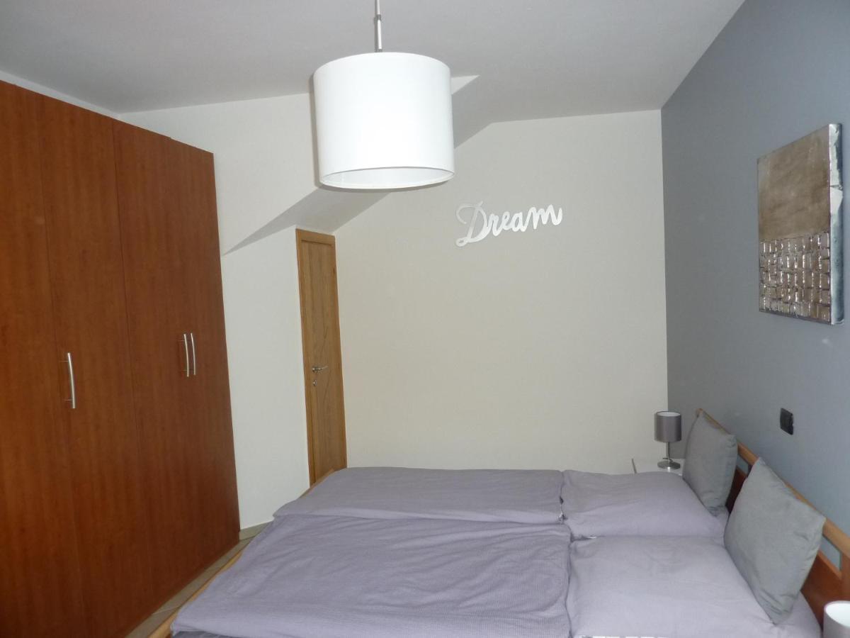 Ferienwohnung Gallo Mit Ueberdachter Terrasse Parkplatz 100 Mtr Z Strand Cannobio Bagian luar foto